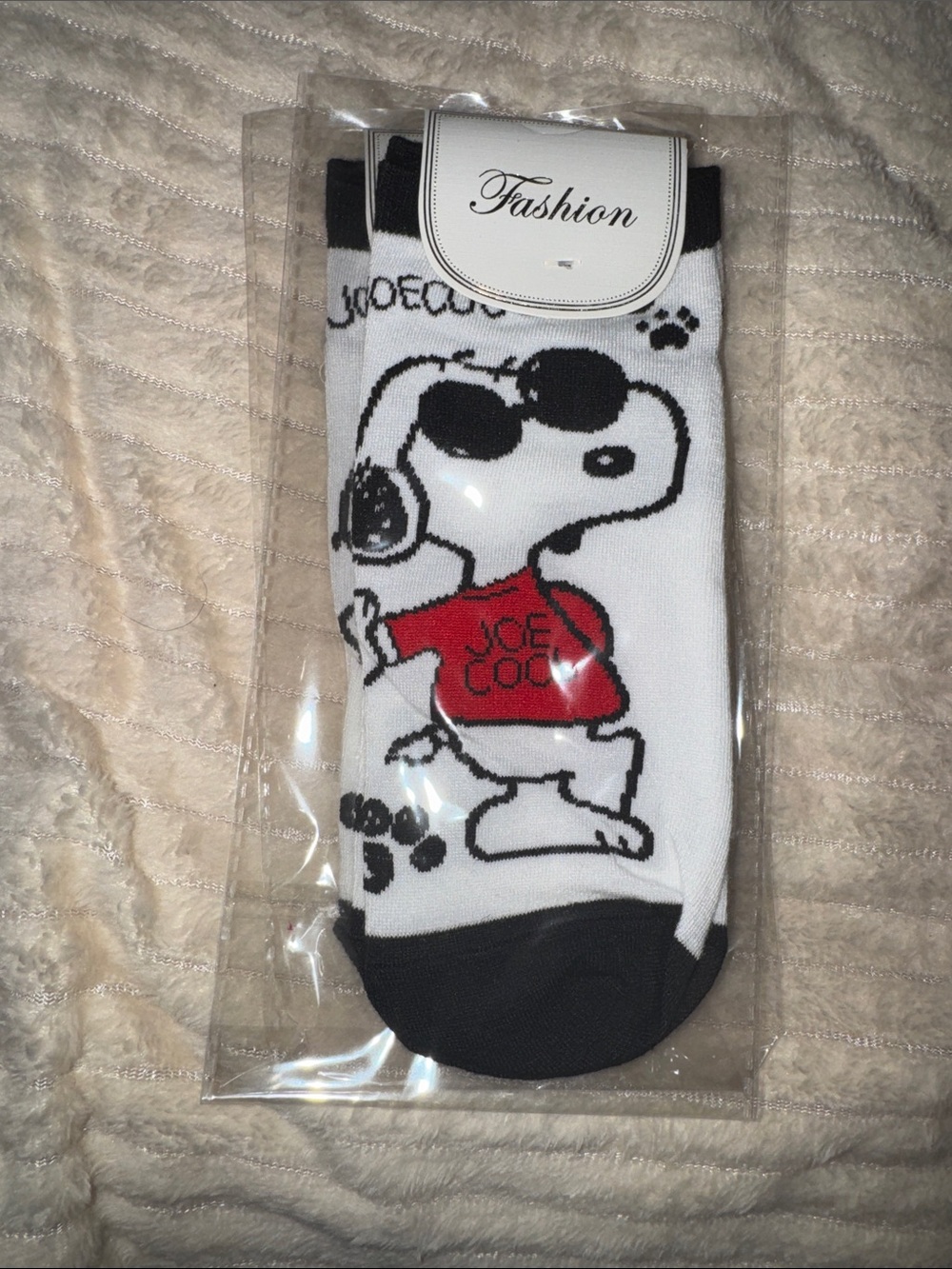 Snoopy NWT Graphic No-Show Socks - (4 Pairs) Size 4-10 - Picture 4 of 5
